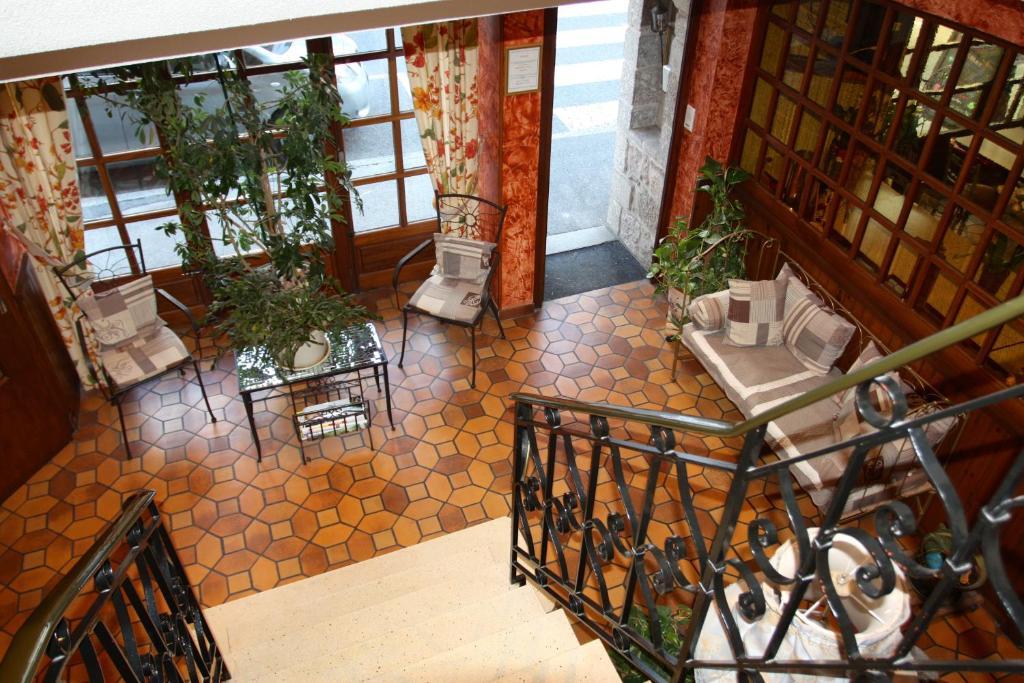 Hotel Restaurant Des Deux Vallees Entraygues-sur-Truyère Buitenkant foto