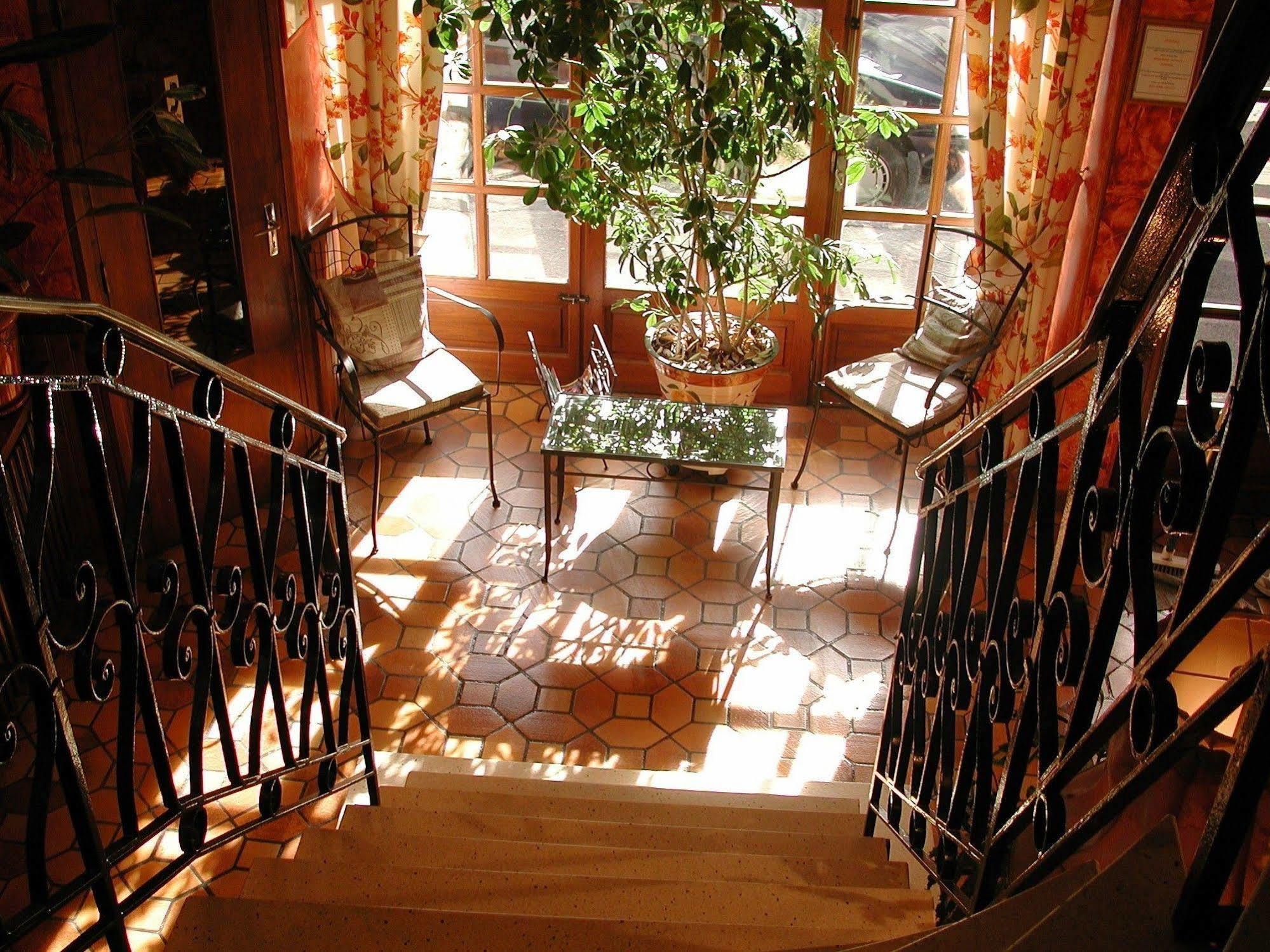 Hotel Restaurant Des Deux Vallees Entraygues-sur-Truyère Buitenkant foto